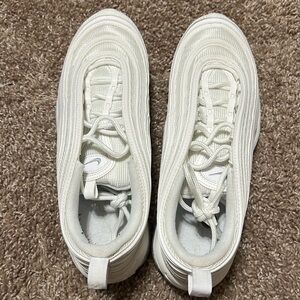 mens white nike shoes worn like twice!